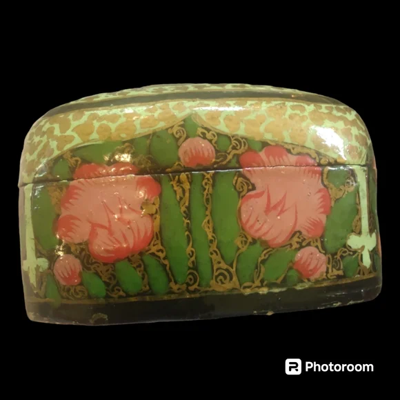 Vintage Intricately Handpainted And Lacquered Paper Mache Trinket Box - Picture 3 of 6